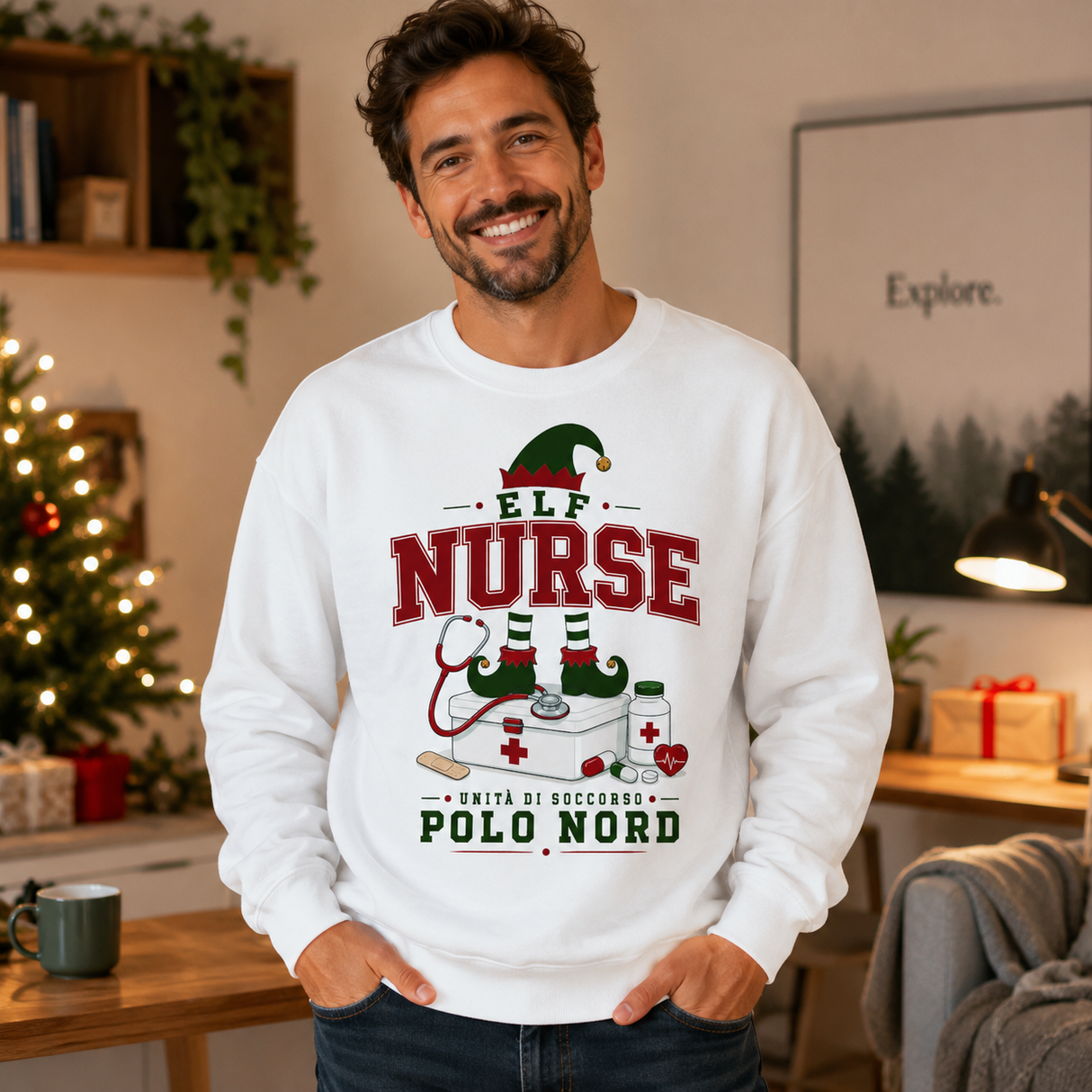 Felpa bianca con stampa “Elf Nurse” e scritta Polo Nord, maniche lunghe