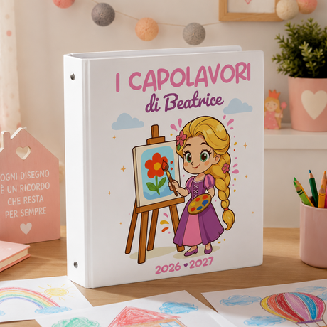 Raccoglitore bianco con copertina stampata: principessa che dipinge e scritta personalizzata.