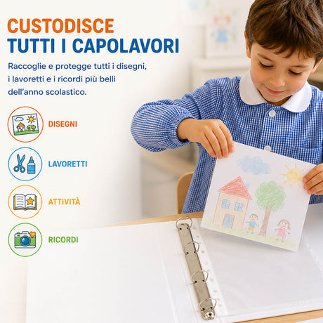 Raccoglitore ad anelli aperto con fogli disegnati, tenuto da un bimbo