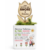 Vaso bianco con fiore in legno e dedica per nonna, “Nonna Valeria” e frase d’amore