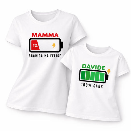 Set di t-shirt bianche mamma e bambino con grafica batterie e scritte colorate