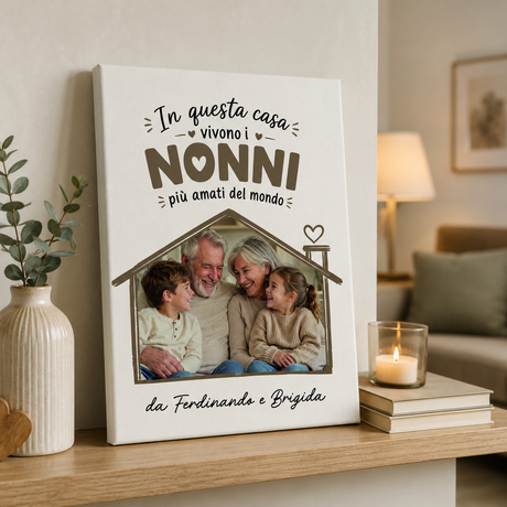 Tela personalizzata bianca con scritta NONNI e foto famiglia in casa