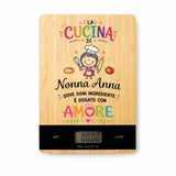 Bilancia da cucina in legno con display digitale e scritta 'Nonna Anna' 'Amore'.