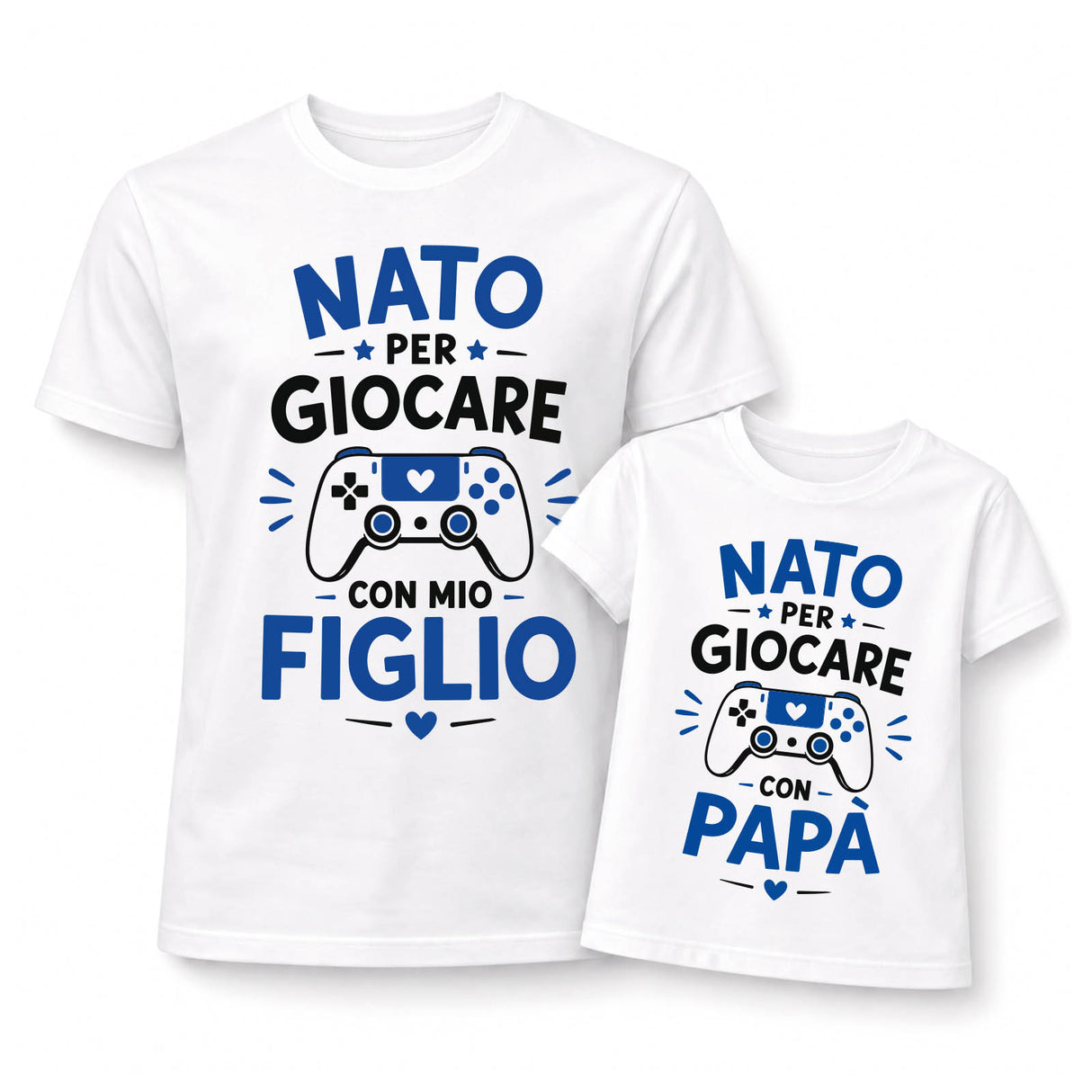 Coppia di magliette bianche a maniche corte con scritta blu e controller gamepad