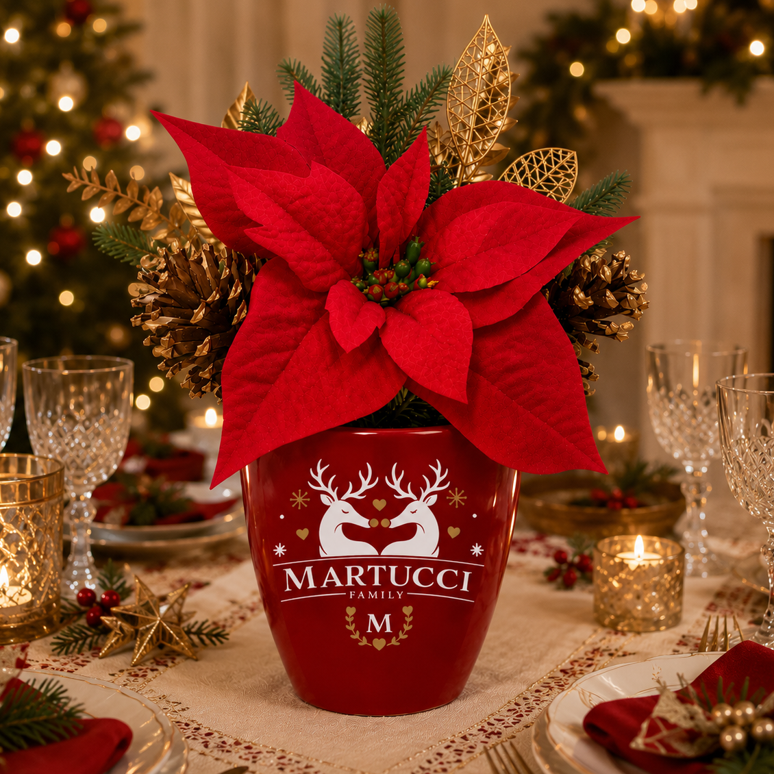 Vaso natalizio rosso con stella di Natale, fiore rosso e scritta MARTUCCI FAMILY