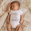 Body neonato bianco con scritta “Zia Lorella, vuoi essere la mia madrina?”