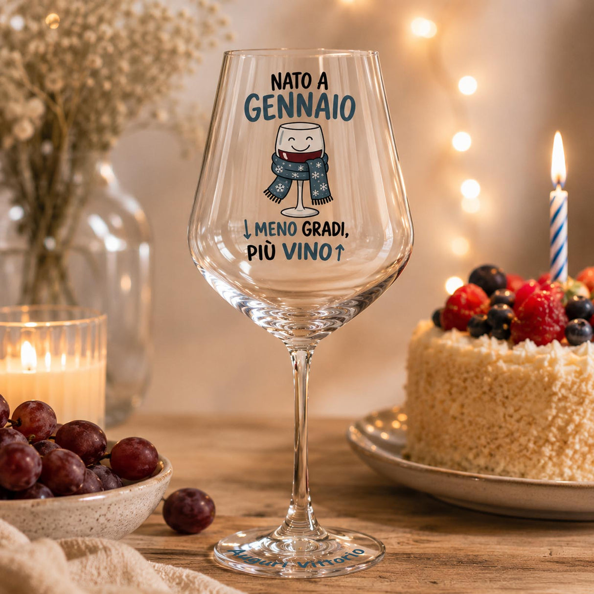 Calice da vino con scritta «Nato a Gennaio» e testo «Meno gradi, più vino»