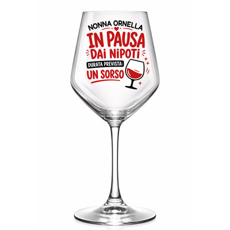 Calice da vino in vetro con scritta rossa «In pausa dai nipoti» e nome
