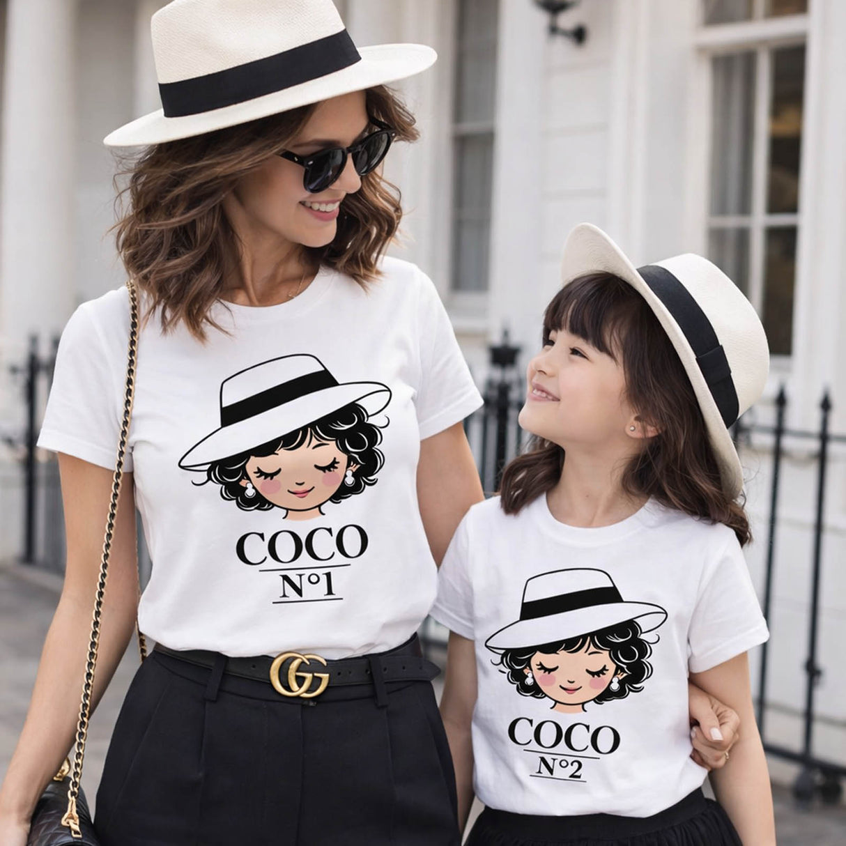 Set di 2 magliette bianche coordinate con illustrazione COCO N°1 e COCO N°2 in cappello