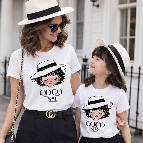 Set di 2 magliette bianche coordinate con illustrazione COCO N°1 e COCO N°2 in cappello