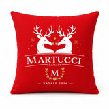Cuscino natalizio rosso con renne e logo Martucci Family, Natale 2026