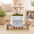 Vasetto in ceramica con cuori in legno, muschio, personaggi e cuori rossi