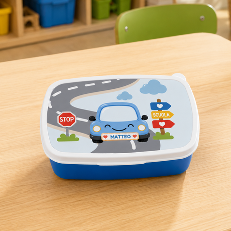 Lunch box rettangolare blu con grafica auto e scritta MATTEO