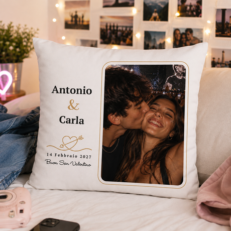 Cuscino bianco personalizzato con foto in riquadro, Antonio & Carla e 14/02/2027