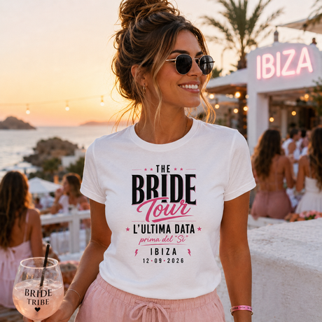 Maglietta bianca girocollo con stampa “The Bride Tour”, “Ibiza” e data 12-09-2026