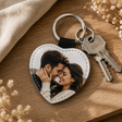 Portachiavi a cuore in tessuto con foto personalizzata, nastro nero e anelli metallici