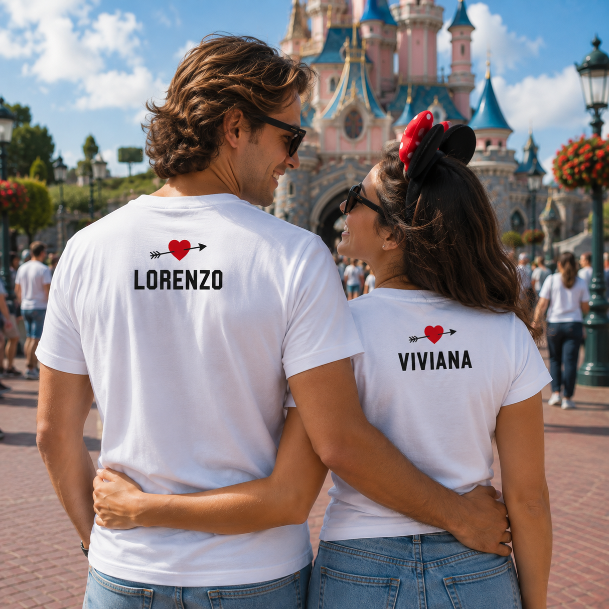 Coppia di t-shirt bianche sul retro con cuori e scritte LORENZO e VIVIANA