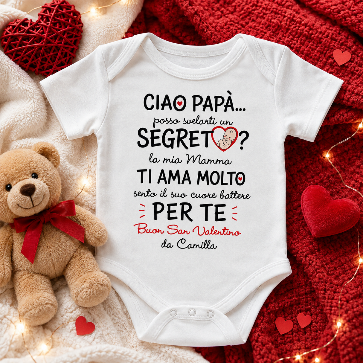 Body neonato bianco con stampa “Ciao Papà… Segreto” e cuori, maniche corte
