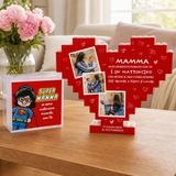 Cuore in mattoncini rossi con foto incollate e base, insieme a scatola regalo Super Mamma.