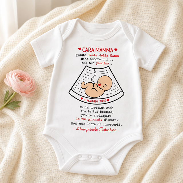 Body neonato bianco con stampa “CARA MAMMA” e illustrazione bimbo, cuori rossi