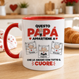 Tazza personalizzata bianca con manico e interno rossi, grafica con bambini e cuori.
