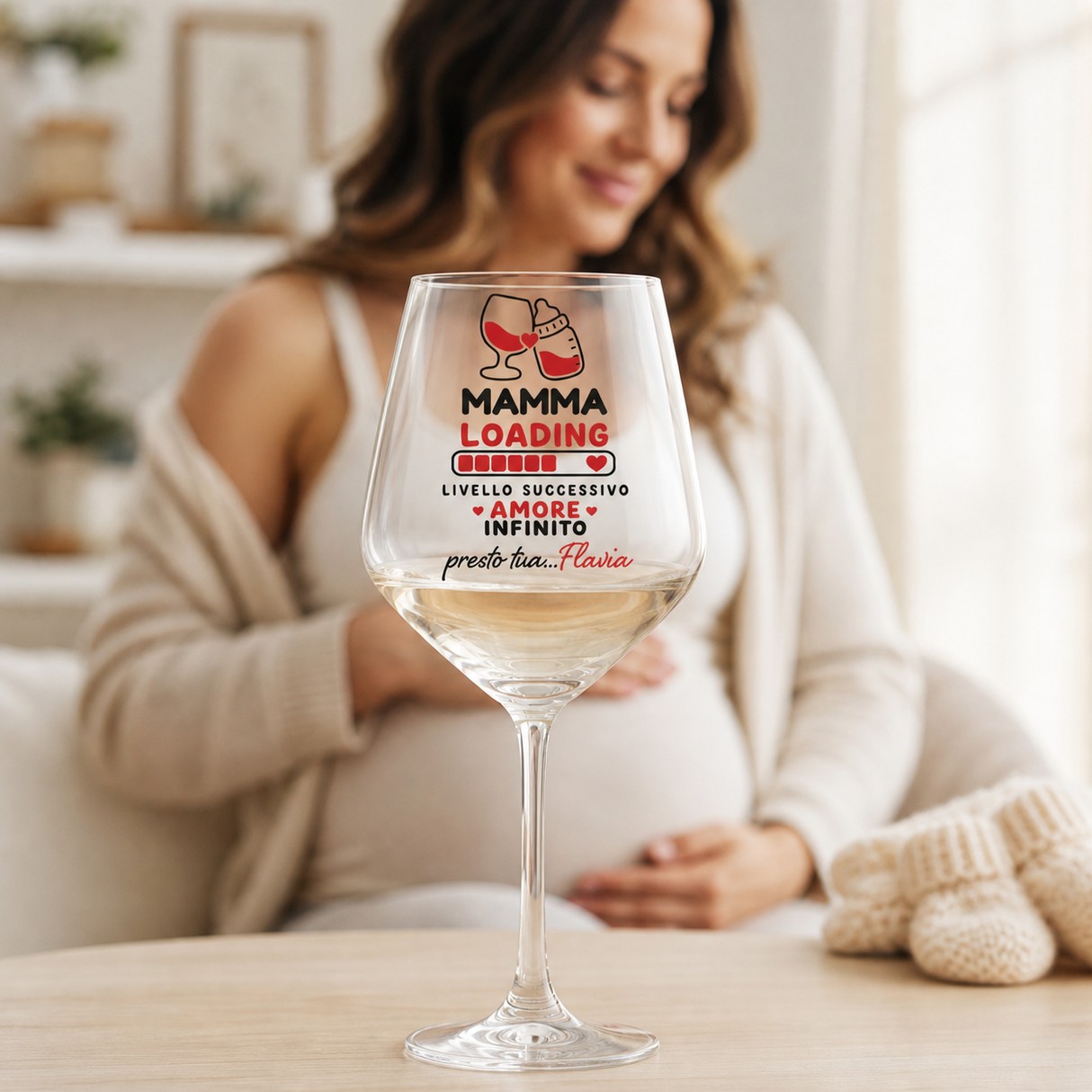 Calice da vino personalizzato con scritta “Mamma Loading” e nome Flavia
