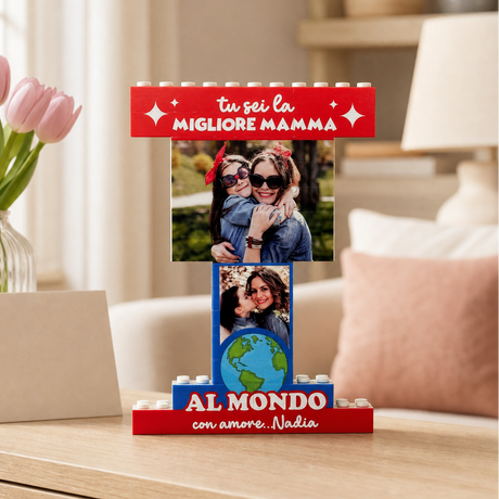 Trofeo di mattoncini con due foto e base “ALMONDO”, scritta “Migliore mamma”