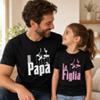 T-shirt nere abbinate: scritta “Papà” sull’uomo e “La Figlia” sulla bambina