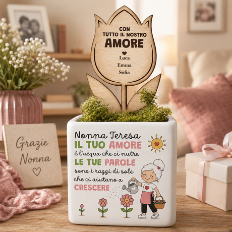 Vaso bianco con fiore in legno e dedica per nonna “Nonna Teresa”, bimbo e piante