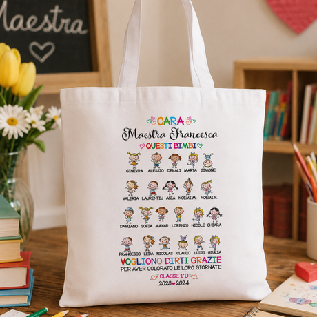 Shopper bianca con stampa colorata Cara Maestra e nomi degli alunni