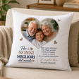 Cuscino bianco con foto in cuore, dedica per i nonni migliori del mondo e abbraccio
