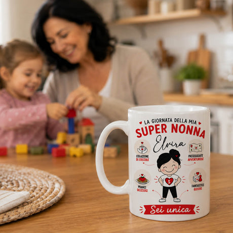 Tazza bianca in ceramica con scritta “Super Nonna” e nome Elvira