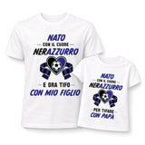 Set t-shirt e body bianchi con stampa calcio blu Neroazzurro e scritta "Con mio figlio"
