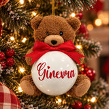 Decorazione Natalizia Personalizzata con Nome – Orsetto con Pallina di Natale in Vetro Bianca