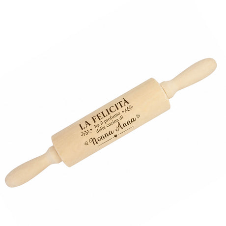 Mattarello in legno con incisione “La felicità” e nome “Nonna Anna”