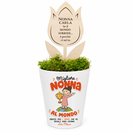 Vaso conico bianco con muschio verde e fiore in legno con dedica Nonna Carla