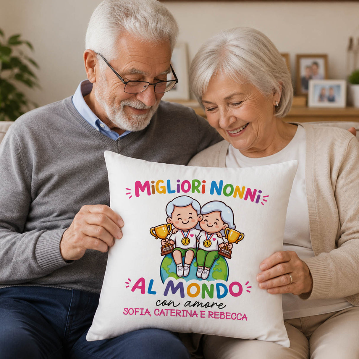Cuscino bianco con stampa 'Migliori Nonni al mondo' SOFIA/CATERINA/REBECCA