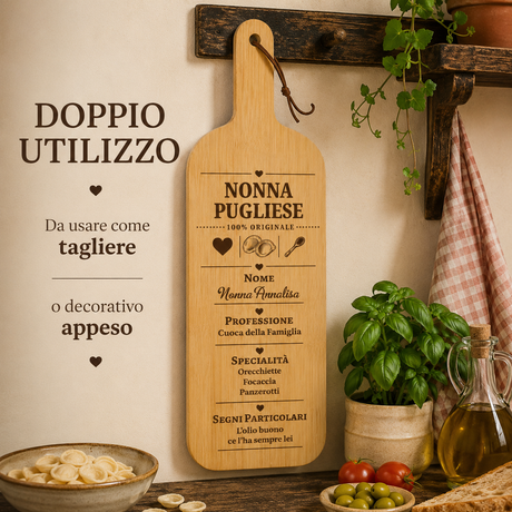 Tagliere in legno “Nonna Pugliese” appeso, incisione e manico in cordicella.