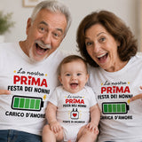 T-shirt bianche e body bianco “Prima Festa dei Nonni” indossati da nonni e neonato