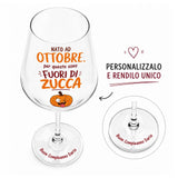 Calice da vino trasparente con scritta “Nato ad Ottobre, Fuori di Zucca” e personalizzazione