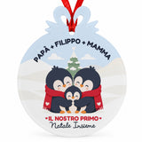 Decorazione tonda in plexiglass con nastro rosso, pinguini e testo "Il nostro primo"