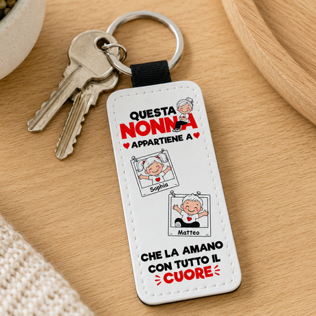 Portachiavi bianco con anello e cordino nero, "Questa Nonna" con nomi Sophia e Matteo