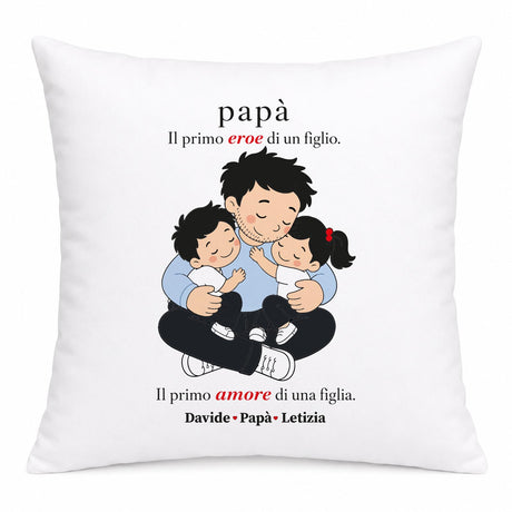 Cuscino bianco quadrato con illustrazione di papà con due bambini e scritte