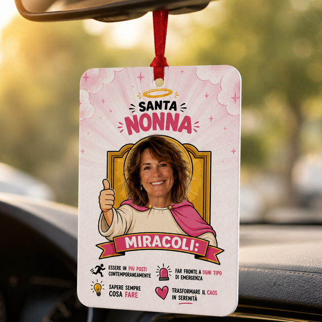 Profumatore auto rettangolare con cordino rosso, foto e scritta «Santa Nonna»