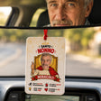Profumatore per auto con immagine "Santo Nonno" e stringa rossa, appeso sul cruscotto