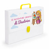 Valigetta porta disegni bianca con maniglia e chiusura gialle, grafica Beatrice