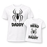 Set t-shirt e body bimbo bianchi con stampa ragno, HERO e DADDY