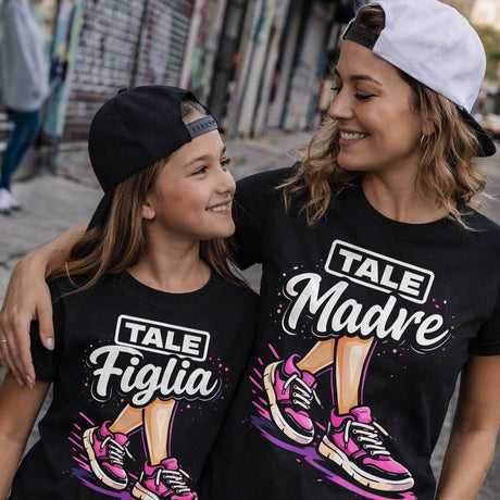 Magliette nere indossate: TALE Madre e TALE Figlia con scarpe rosa