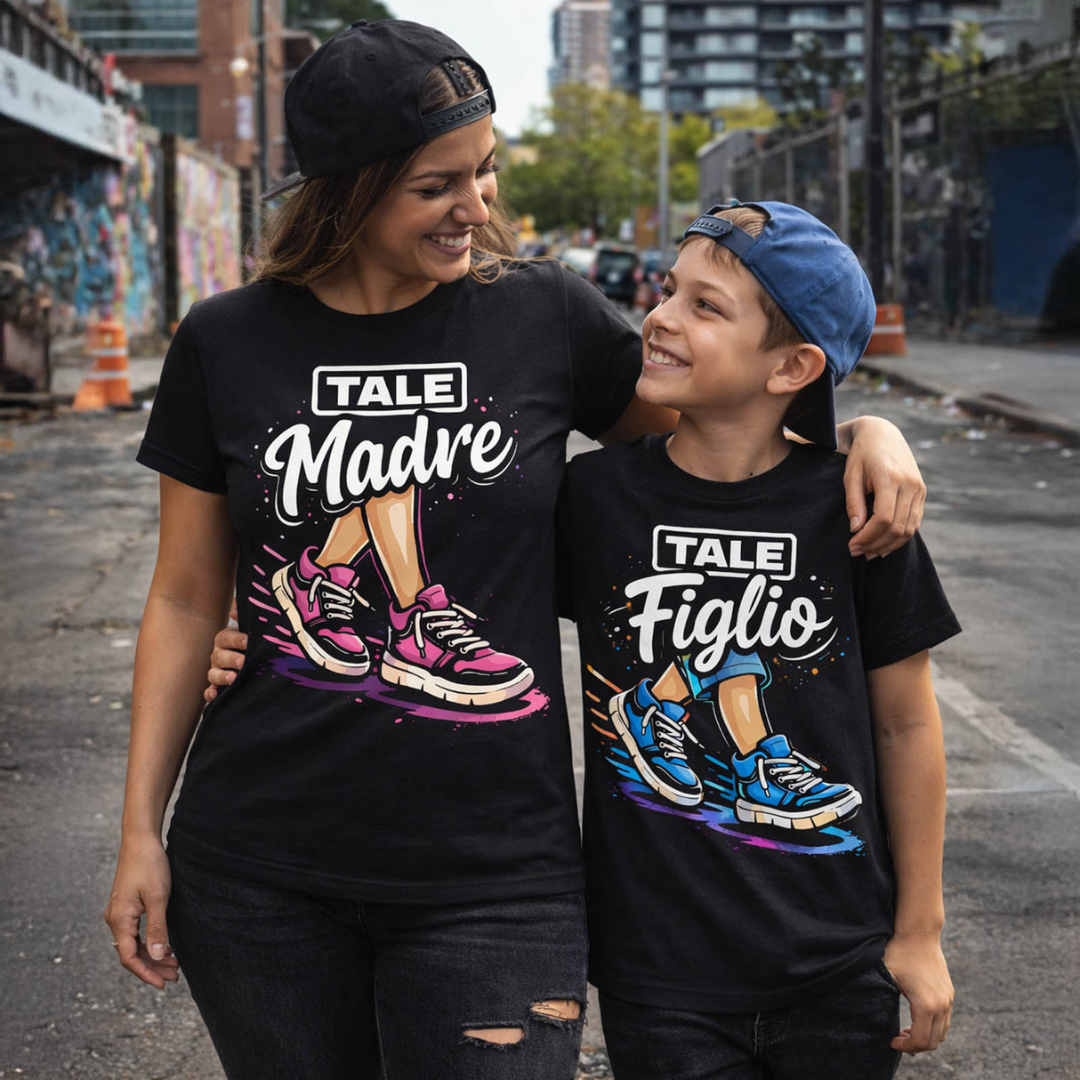 Set di t-shirt nere con stampa TALE Madre e TALE Figlio, indossate insieme