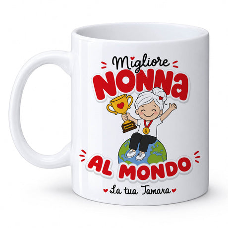 Tazza personalizzata bianca con scritta “Migliore Nonna al Mondo” e “La tua Tamara”.